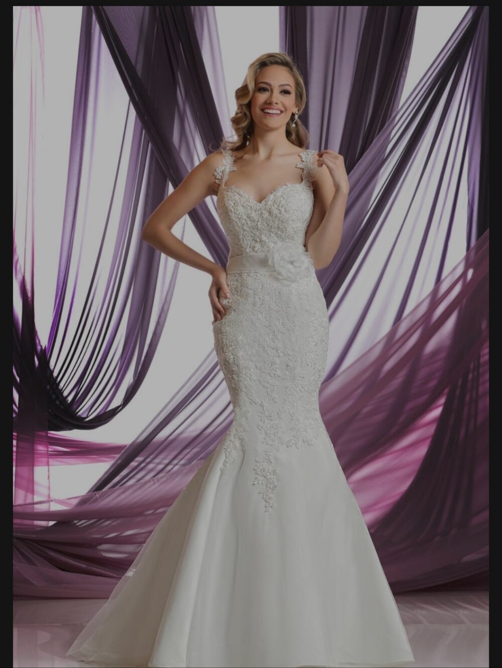 DaVinci fit and flare sweetheart neckline wedding dress lace train Ivory size 12